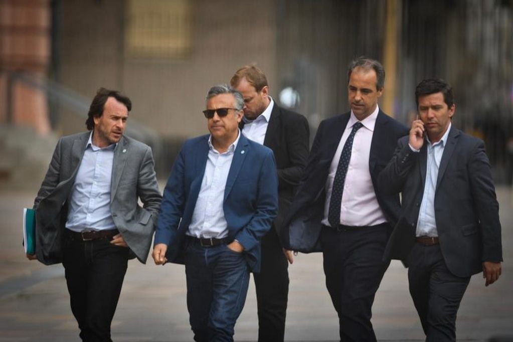 Los gobernadores analizan ir a la Corte contra medidas de Macri. (web)