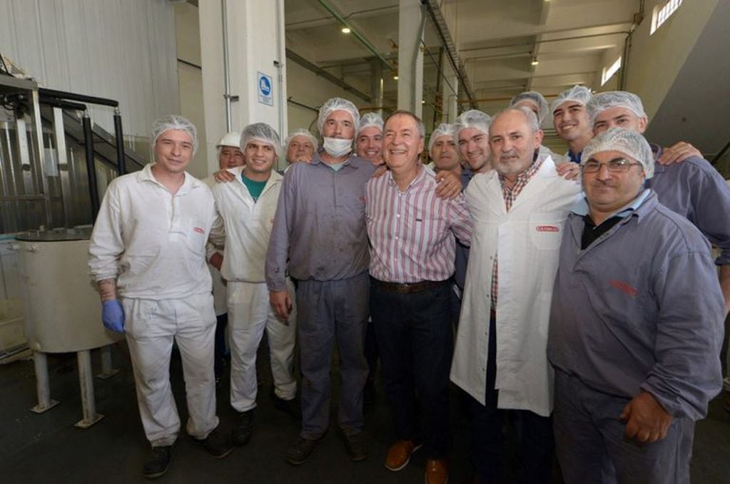 Georgalos inauguró su nueva planta para relanzar el turrón Namur. (Gobierno de Córdoba)