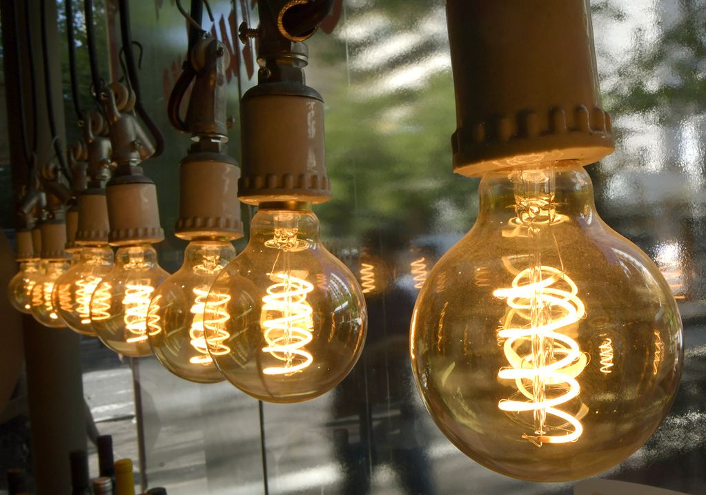 El Gobierno autorizó aumentos de hasta 150% en las tarifas de luz para el AMBA.