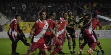 Santamarina de Tandil ante Deportivo Maipú