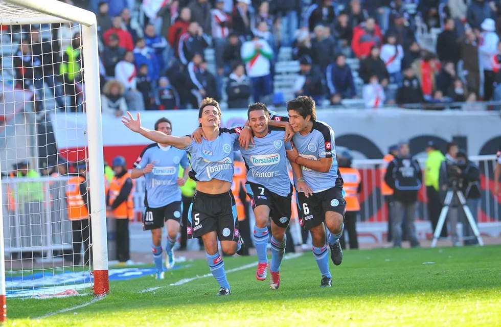 El grito al cielo de Guillermo Farré luego de su gol en el partido que Belgrano empató con River en la Promoción de 2011. Y el ascenso (La Voz / Archivo).