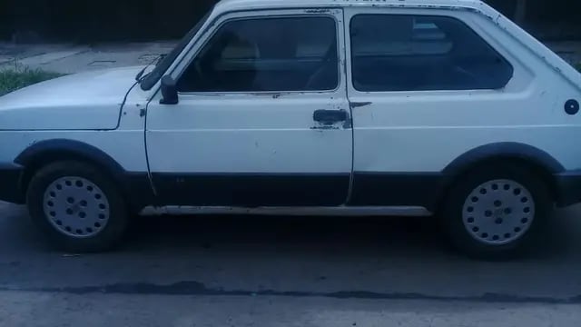 El Fiat 147 que fue robado en Av. Ernesto Salva y Perú