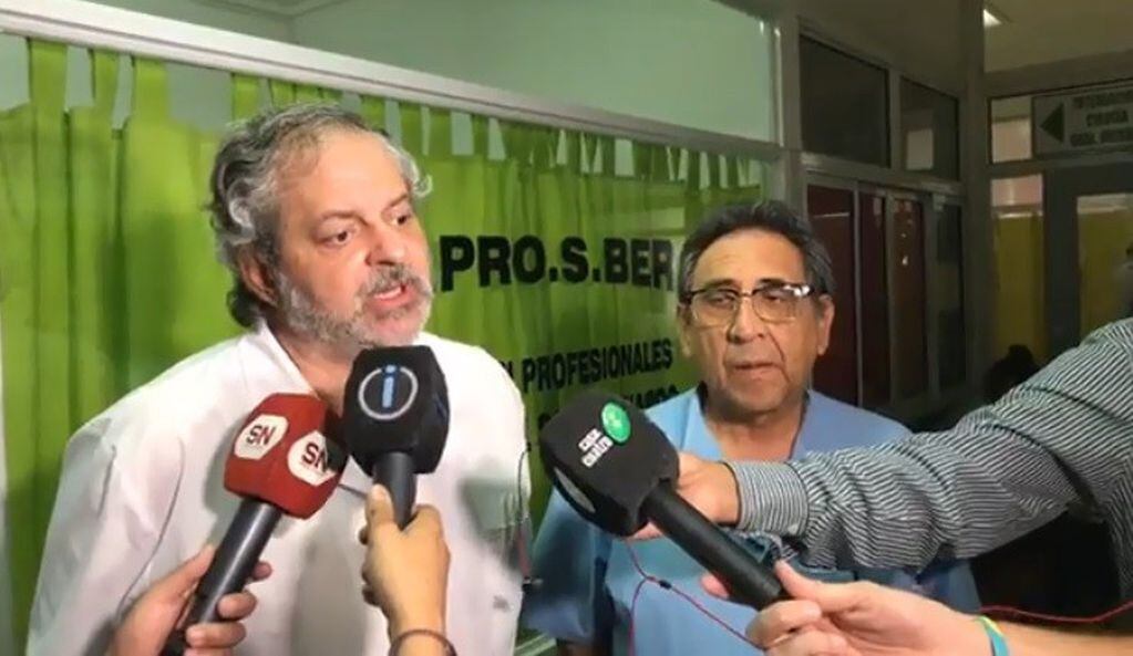 Profesionales del Hospital San Bernardo manifestaron su apoyo a la medida de los obstetras y ginecólogos del Hospital Materno Infantil. (Web)