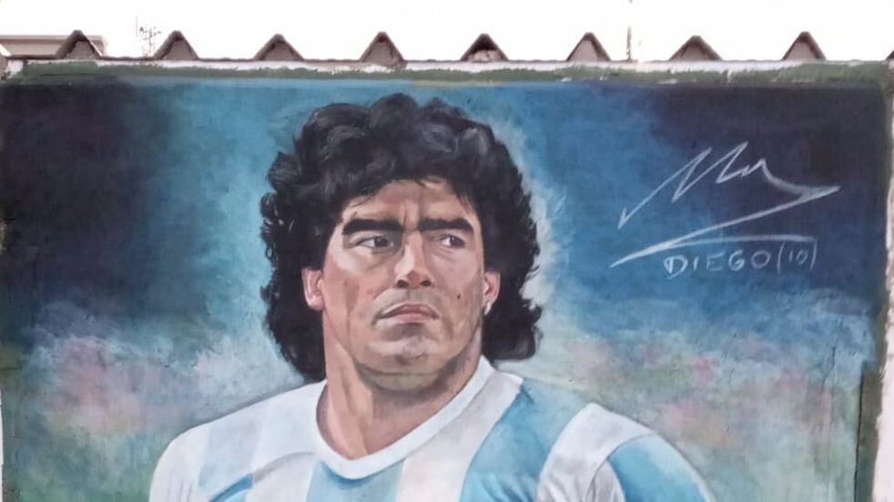 Mural honor a Maradona en El Tío