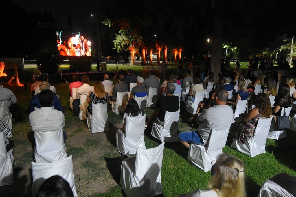 Cerca de medio centenar de asistentes tuvo la Fiesta de la Vendimia virtual de Las Heras, todos cumpliendo el estricto protocolo. José Gutiérrez/ Los Andes