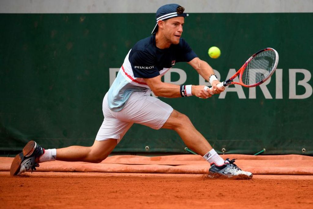 El "Peque" Schwartzman sigue con un rendimiento que lo hace ilusionar en Roland Garros. / AFP PHOTO / Eric FEFERBERG