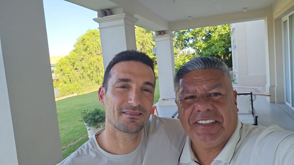 El presidente de la AFA, Claudio Tapia, posteó en X (antes Twitter) la foto del encuentro con el entrenador de la selección, Lionel Scaloni. (@tapiachiqui)