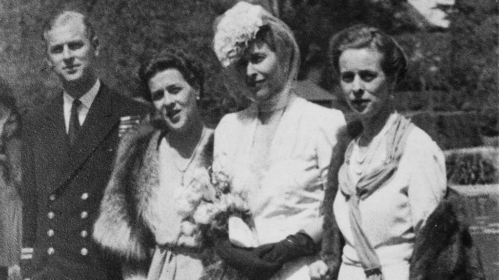 El príncipe Felipe y sus hermanas.