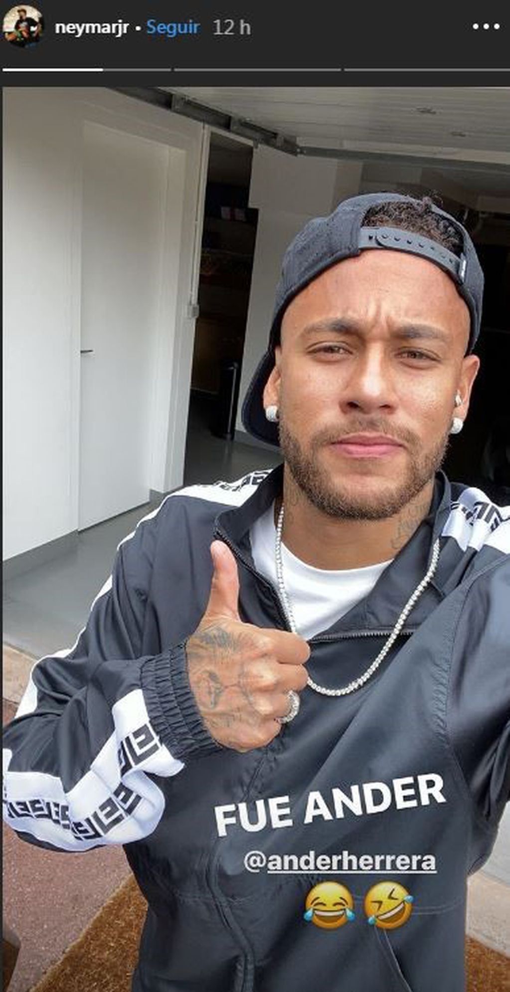 Neymar participó de la broma.