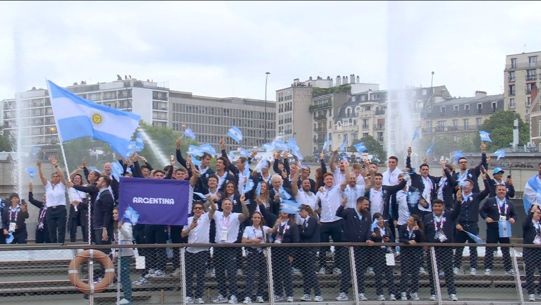 La delegación argentina paso por el río Sena en la ceremonia de apertura de los Juegos Olímpicos París 2024