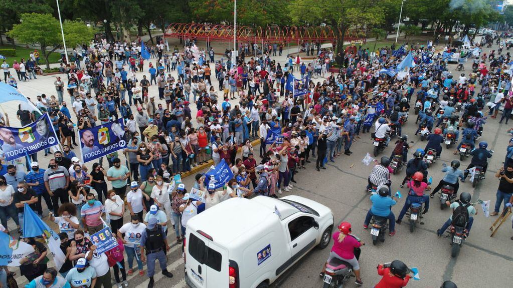 La caravana finalizó frente a la Plaza San Martín