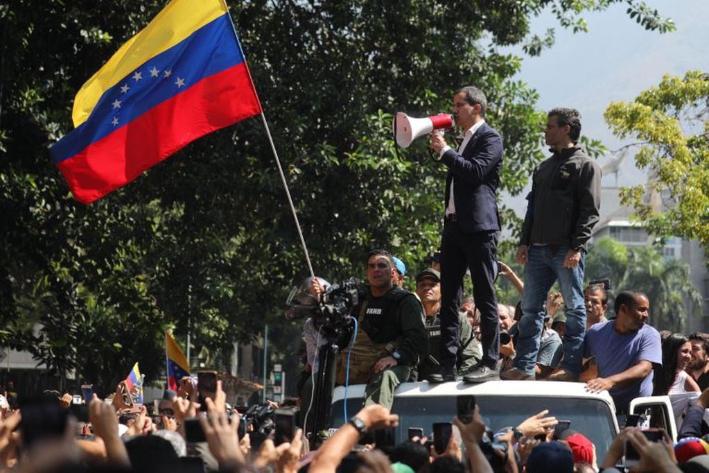 El jefe del Parlamento venezolano, Juan Guaidó, se levantó junto a un grupo de militares contra el gobierno de Nicolás Maduro (EFE/ Miguel Gutiérrez)