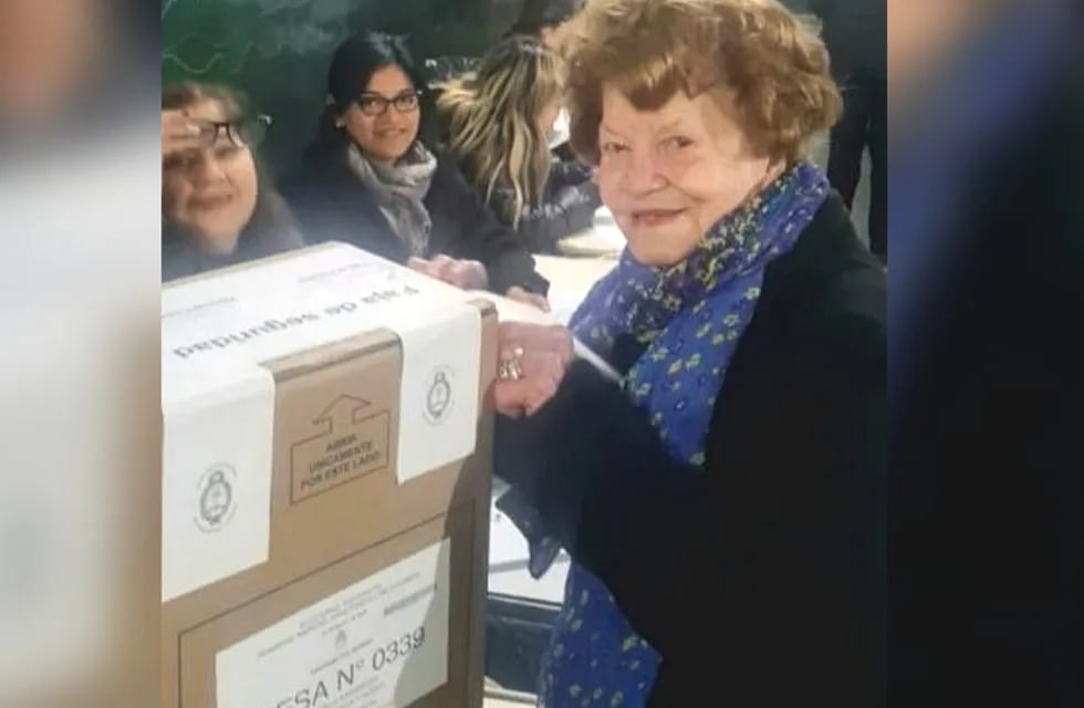 Una señora fue a votar con 98 años.
