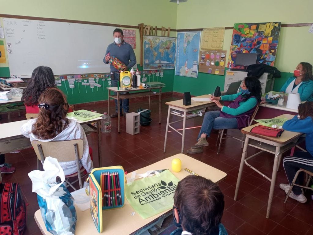 Charla sobre Gestión Ambiental en la escuela de La Sortija