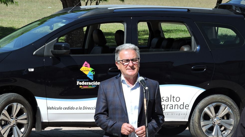 Luis Benedetto, llevó adelante la entrega de un vehículo nuevo para traslado de pacientes para la Municipalidad de Federación.