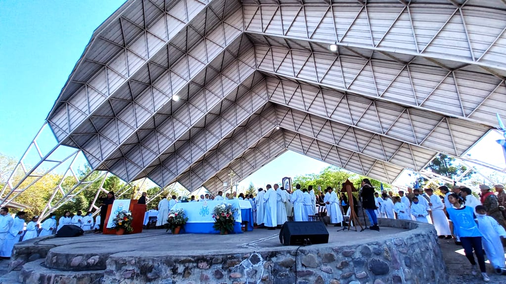 En el "campito de la Virgen", aledaño al santuario, se oficia las misas de los domingos de octubre, para celebrar a la santa patrona de Jujuy, Nuestra Señora del Rosario de Río Blanco y Paypaya.