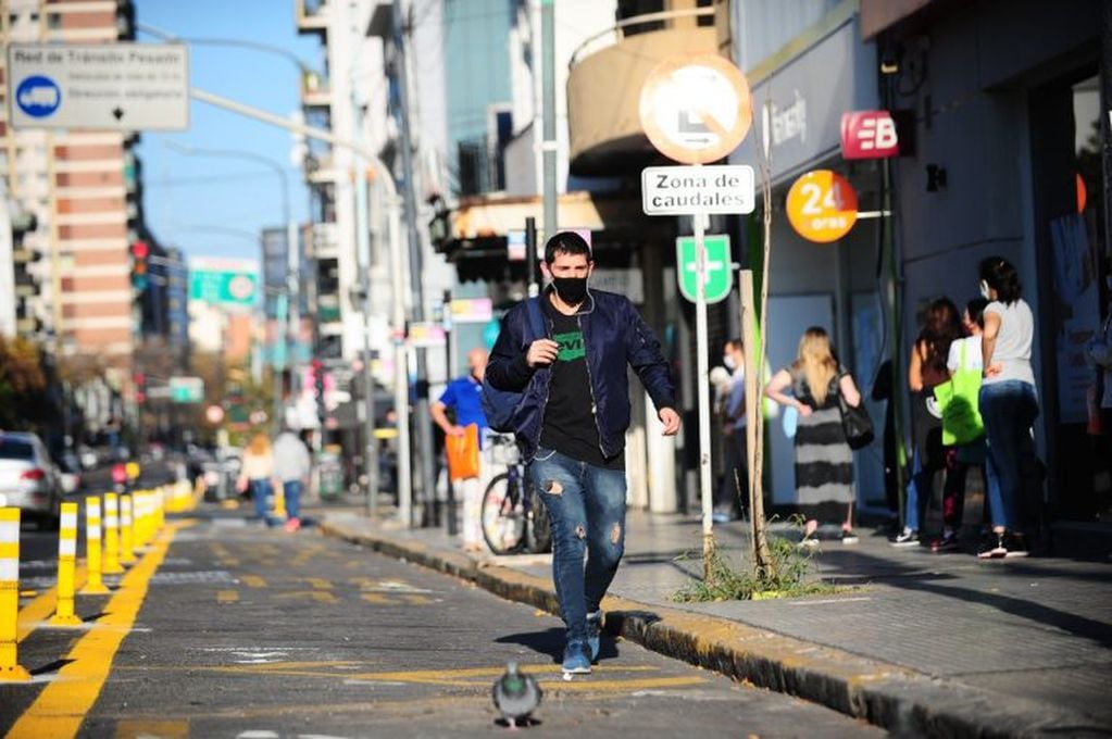 Nuevas zonas peatonales en la ciudad de Buenos Aires, inauguradas durante la cuarentena preventiva y obligatoria que rige por el coronavirus. (Clarín)