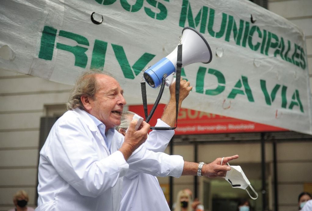 Ricardo Solari Secretario General de la Asociación de Médicos Municipales durante el paro en el Hospital Rivadavia. (Foto Federico Lopez Claro)