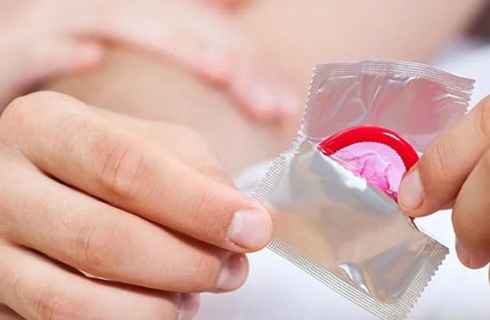 Sánchez reveló que el uso de preservativos es vital para evitar las ETS.