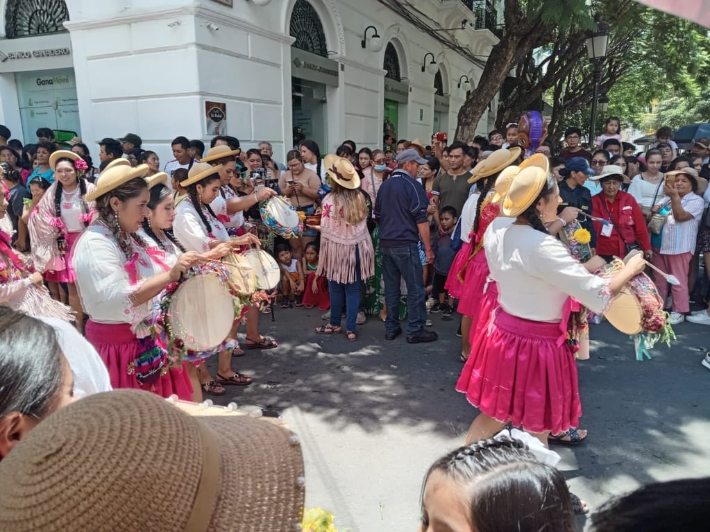La alcaldía de la ciudad de Tarija (Bolivia), promueve la conservación de las tradiciones y en ese marco presentó la programación del Carnaval Chapaco 2024.