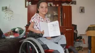 Sofía, la niña de Neuquén que necesita una silla de ruedas motorizada.