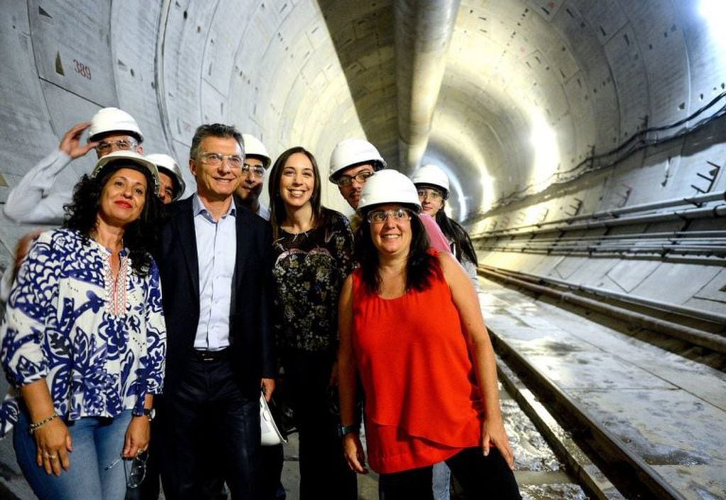 Macri y Vidal recorrieron las obras del soterramiento del tren Sarmiento. La obra fue una de las promesas de campaña.