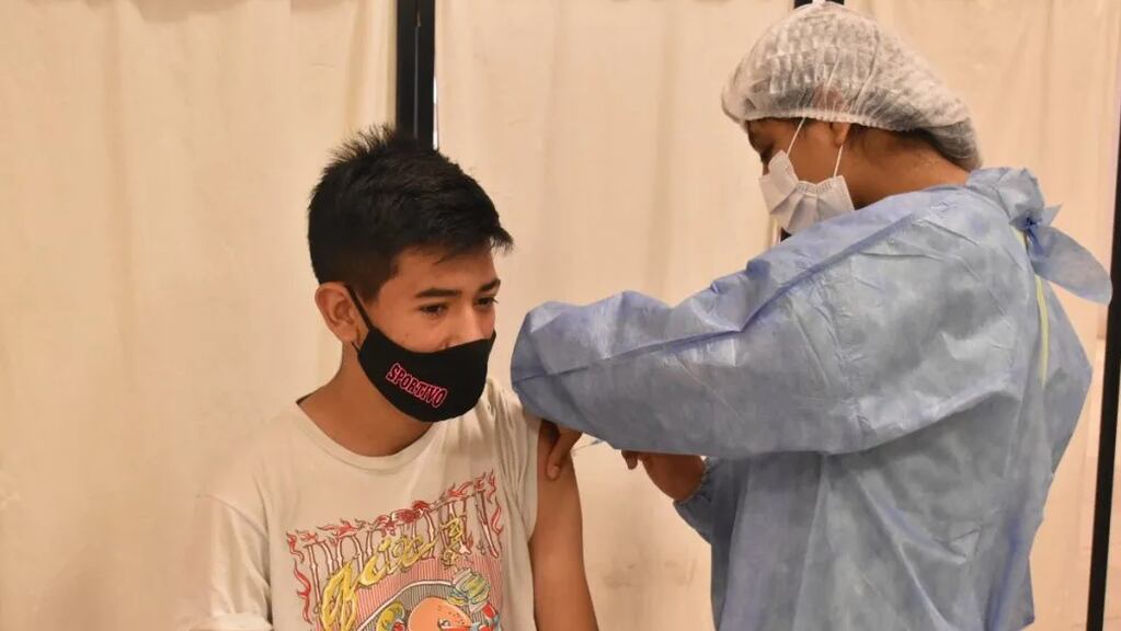 En Jujuy quedó habilitada la vacunación contra el coronavirus por libre demanda con cuarta dosis para personas de 18 años en adelante.