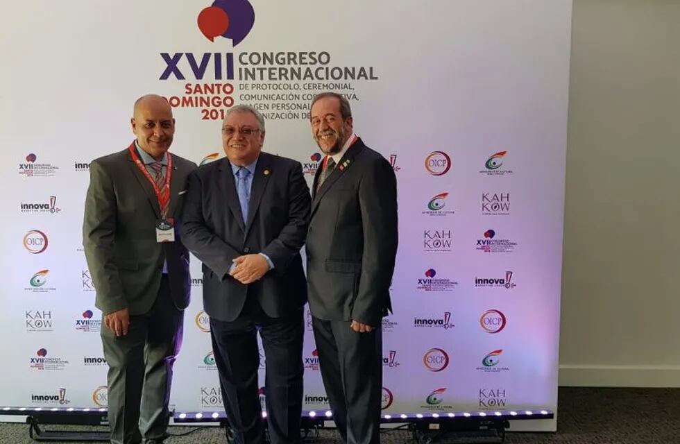 Lazcano, Gerardo Correas y Caligiuri (De izquierda a derecha). Correas fue designado este jueves como nuevo Presidente de la Organización Internacional de Ceremonial y Protocolo.