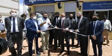 Manzur y Jaldo inauguraron cajeros automáticos San Pedro de Colalao y Benjamín Paz
