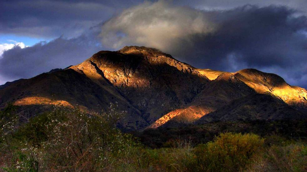 El Cerro Uritorco es conocido a nivel nacional por los relatos de quienes desde allí vieron ovnis.