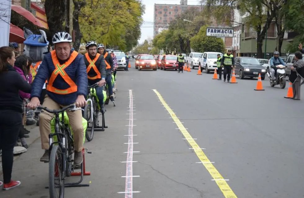 Concientizaron a colectiveros y taxistas sobre el rol del ciclista en Salta. (Policía de Salta)