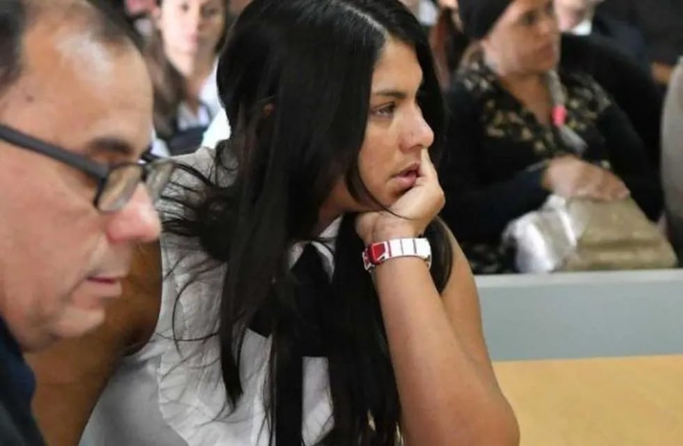 Rocío Santa Cruz junto a su abogado. (Misiones Online)