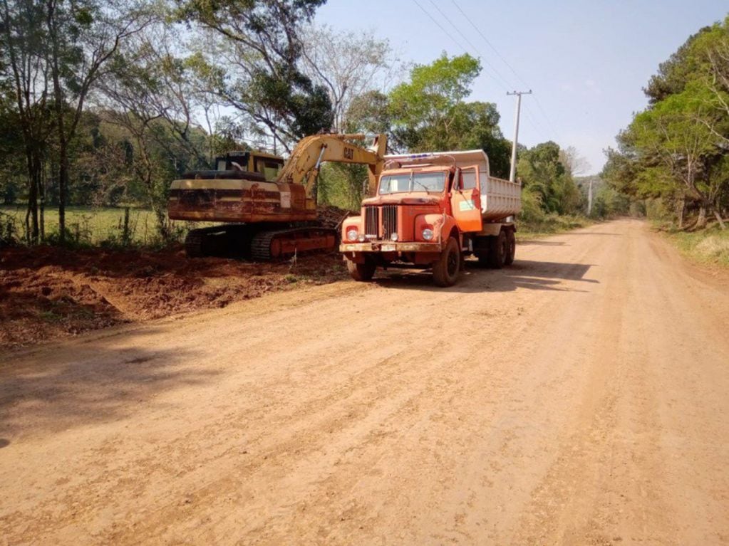 La Dirección Provincial de Vialidad ejecuta obras en el acceso al paraje Tobuna.