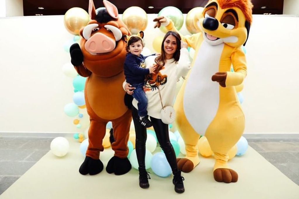 Ciro Messi cumplió dos añitos y lo celebró con los personajes de Disney (@antonelaroccuzzo)
