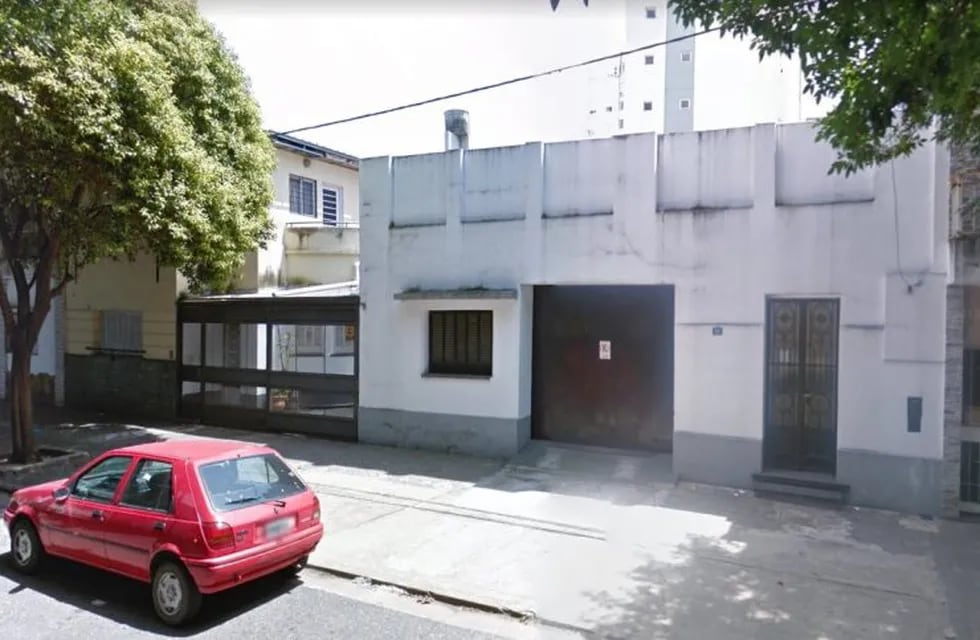 El asalto ocurrió en la vivienda del funcionario ubicada en calle Viamonte al 200. (Google Street View)