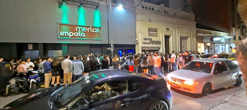 El local nocturno infringió las normas sanitarias vigentes y fue clausurado por la Municipalidad de Córdoba