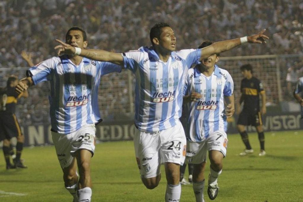 Camiseta de Atlético Tucumán temporada 2009.