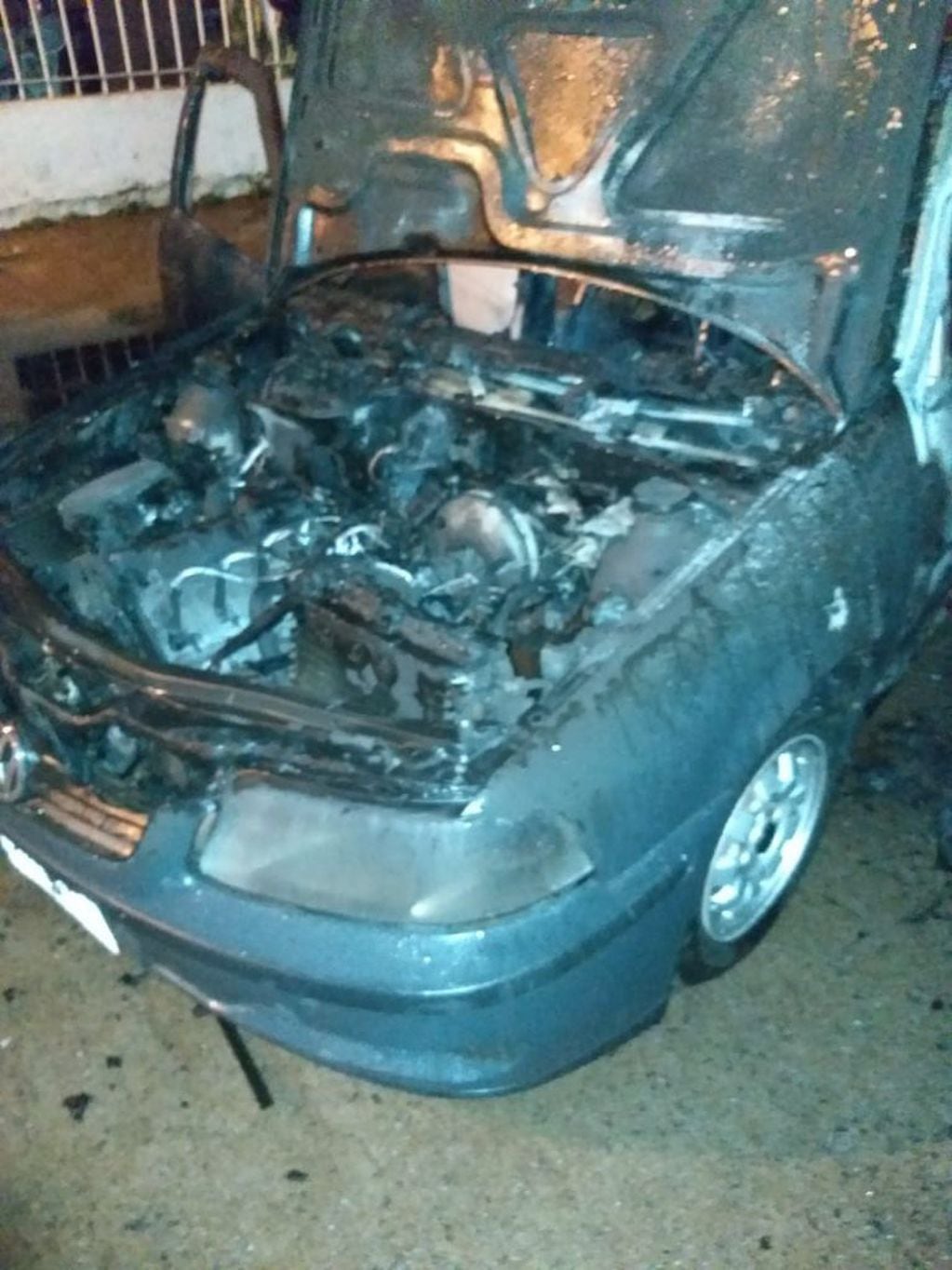 Un auto se incendió en Posadas