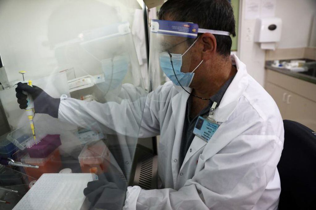 Detectaron el primer caso de "flurona", una combinación de gripe con coronavirus, en Israel y crece la preocupación de los expertos