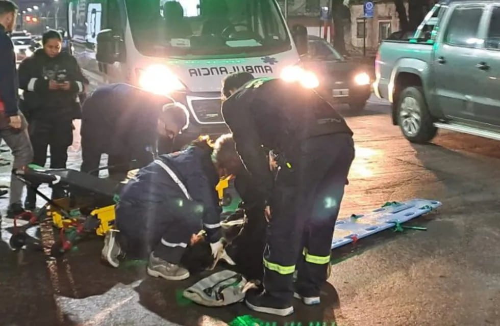 La ambulancia tardó más de una hora en llegar mientras la mujer permanecía inconsciente.