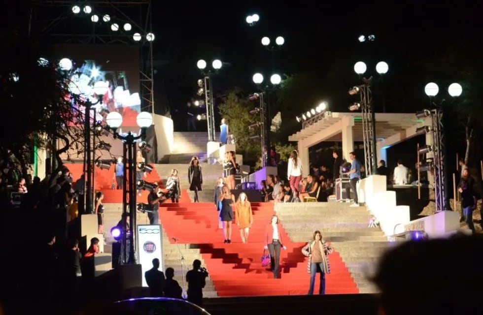 Desfile en Parque Sarmiento, jueves 26 de abril