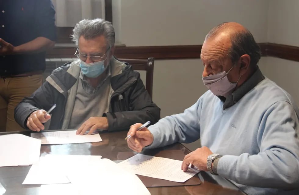 El municipio firmó convenio con vecinos de Claromecó para pavimentar calles