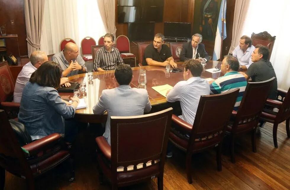 El intendente Julio Garro se reunió con ministros de Transporte nacionales (Twitter Julio Garro)