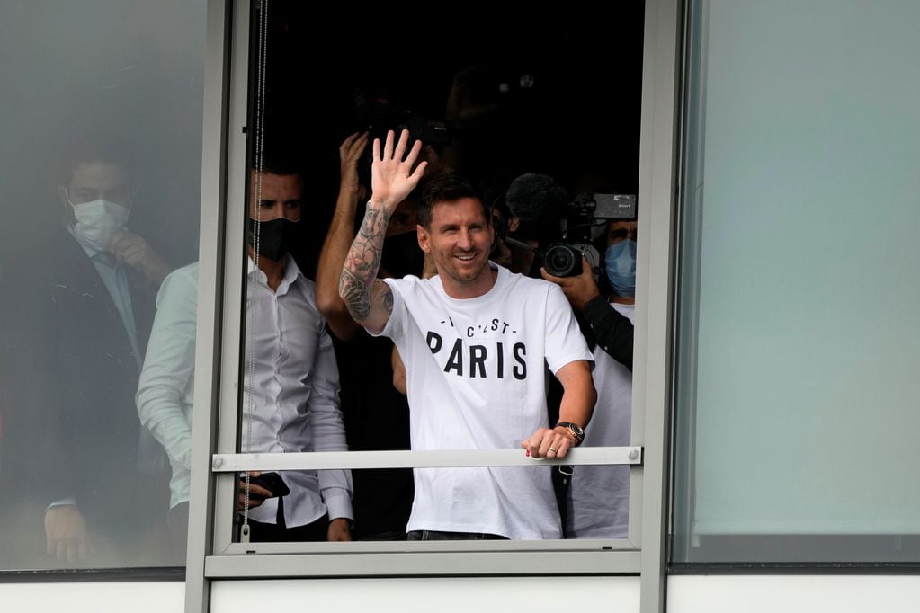 Messi llegó a París para sumarse al PSG.