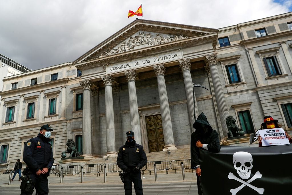 El parlamento español aprobó la ley de eutanasia y suicidio asistido.
