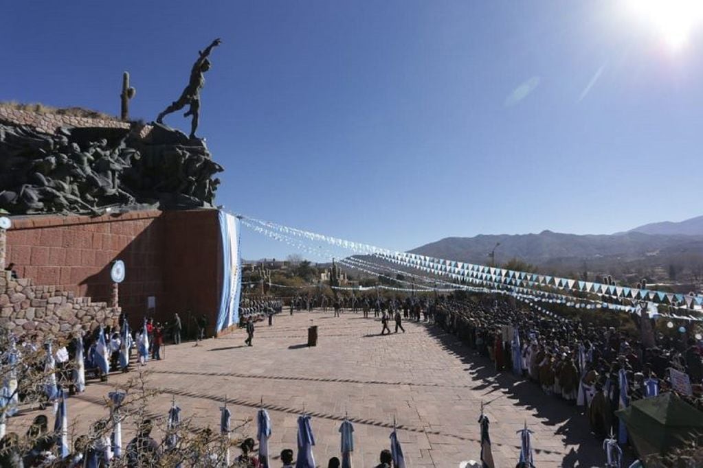 El Monumento a los Héroes de la Independencia, en Humahuaca, fue escenario del homenaje oficial al 9 de Julio.