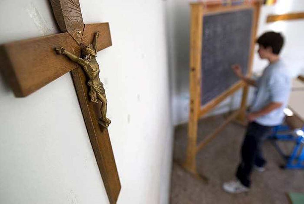 Deberán removerse crucifijos de escuelas públicas