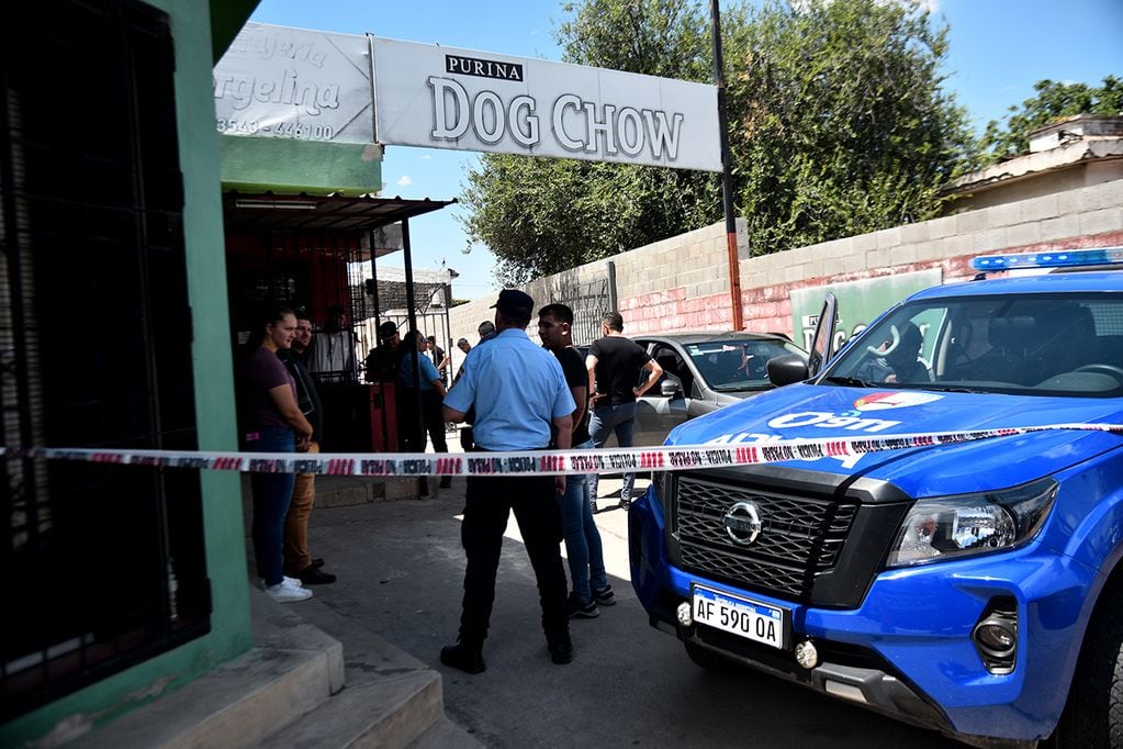 Comerciante respondió con su propia arma de fuego un asalto avenida Donato Álvarez al 7.700, Córdoba, matando a dos ladrones. (Pedro Castillo / La Voz)