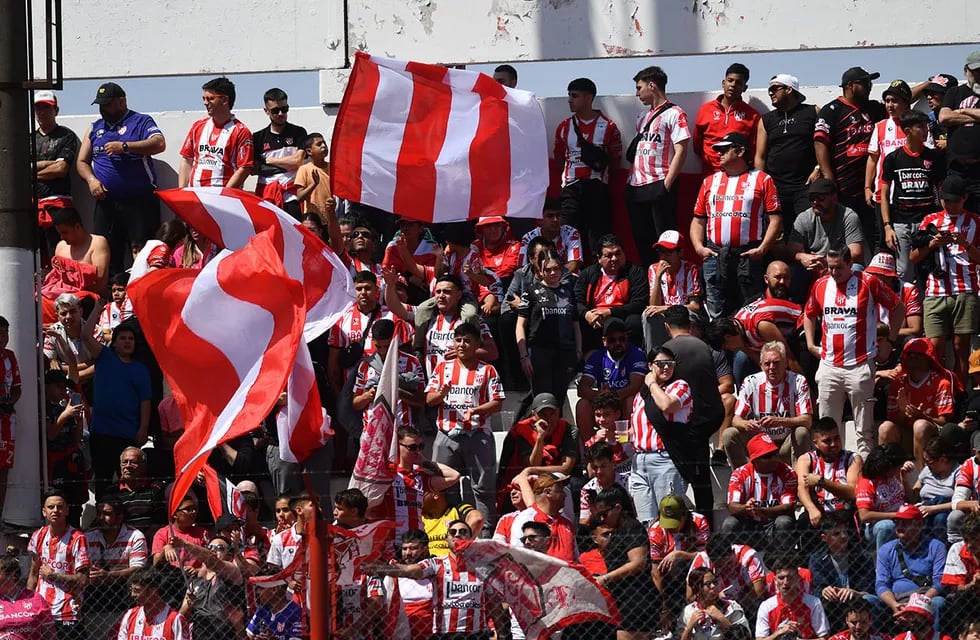 Instituto juega ante deportivo Madryn en Alta Córdoba ( Pedro Castillo)