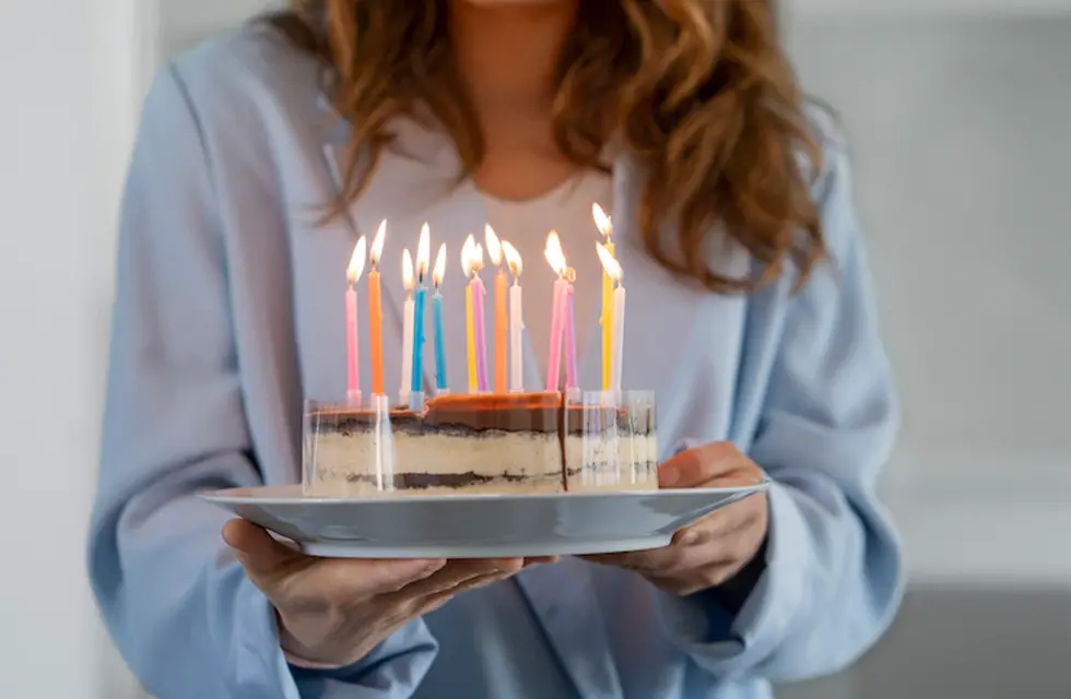 Cumpleaños: por qué se soplan las velas en el pastel - Grupo Milenio